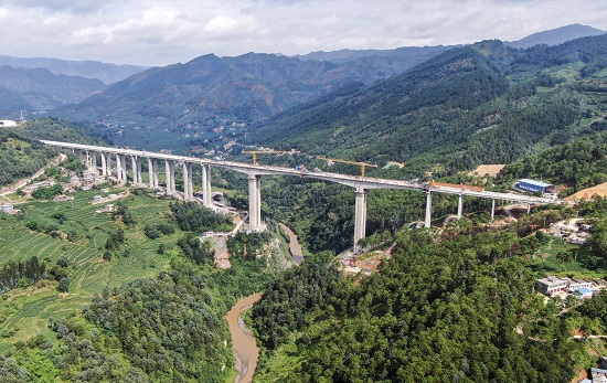 宣杨高速公路可渡河特大桥左幅合龙