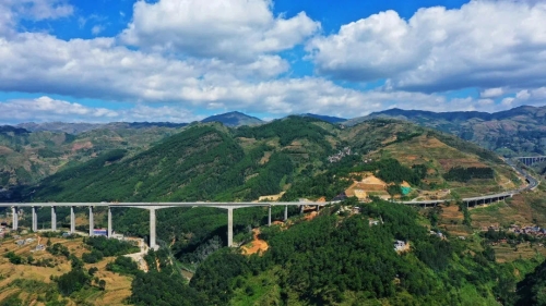 中国能建葛洲坝集团投资建设云南宣杨高速公路建成通车.jpg