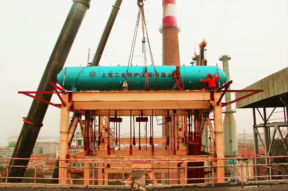 中国能建江苏电建三公司总承包镇江宏顺热电技改项目3号炉汽包吊装